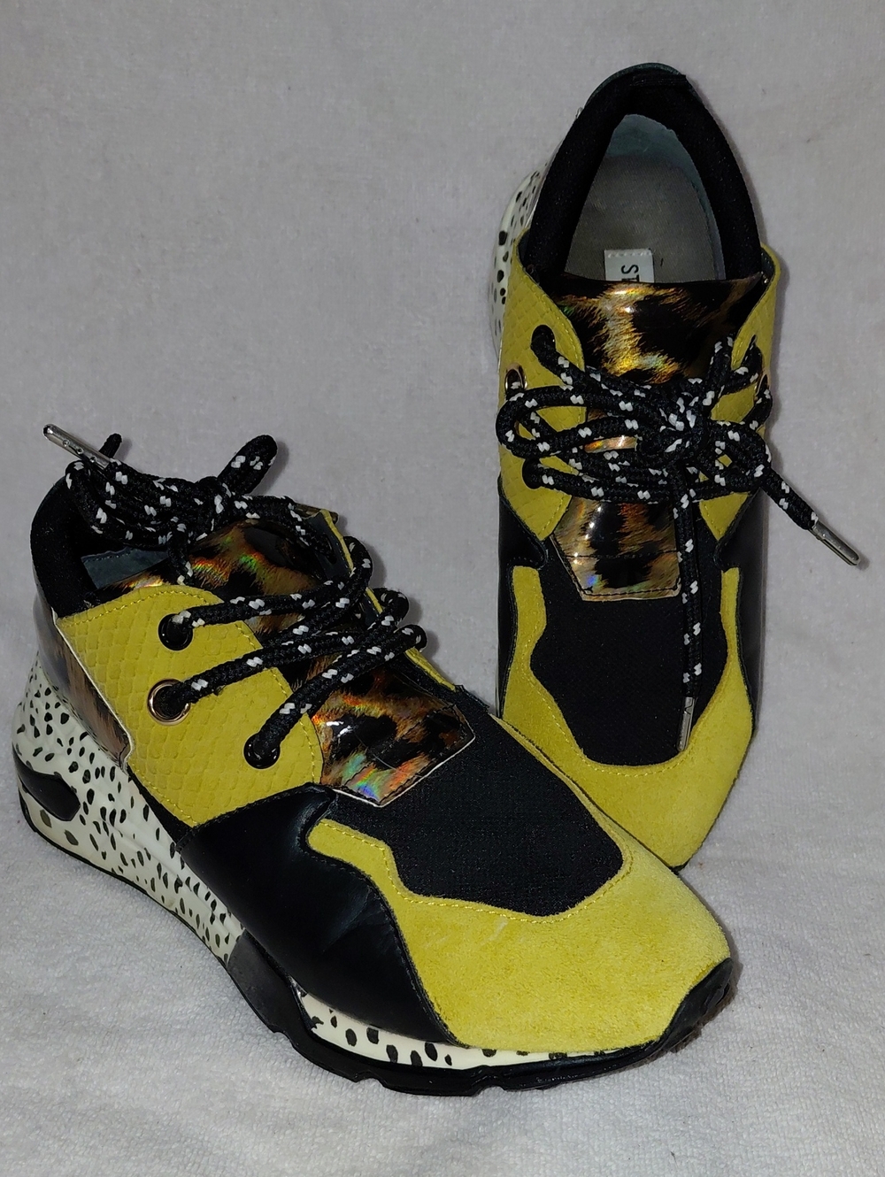 Steve Madden Yellow and Black Mixed-Material Sneakers